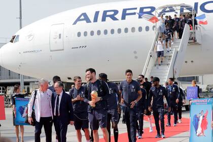 El seleccionado de Francia llega con la copa a su pais