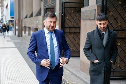 El senador Edgardo Kueider, aliado de Caputo, tras perder la votación de la comisión de inteligencia con Martín Lousteau