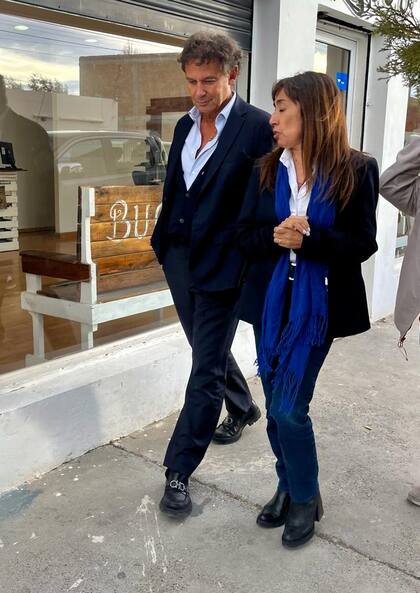 El senador Eduardo Costa promueve la candidatura a gobernadora de Santa Cruz de la diputada Roxana Reyes.