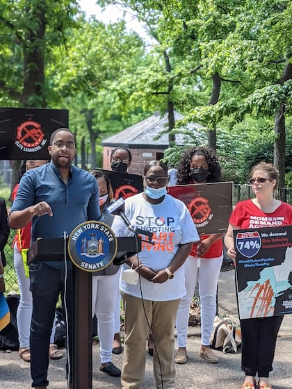 El senador estatal Zellnor Myrie se presenta como el candidato progresista en la contienda