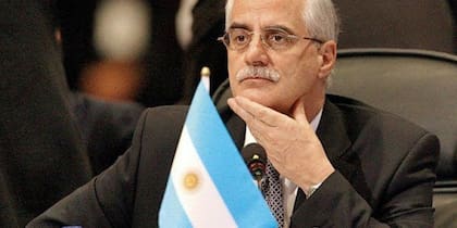 El Senador Jorge Taiana, uno de los principales propulsores del acuerdo y –últimamente– quien representa a Cristina Kirchner en la construcción estratégica del vínculo con China