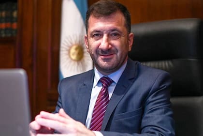 El senador peronista que votó a favor de la Ley Bases se defendió y cargó contra los que buscan echarlo del PJ