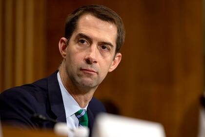 El senador republicano Tom Cotton publicó una columna que generó una fuerte conmoción en la opinión pública estadounidense