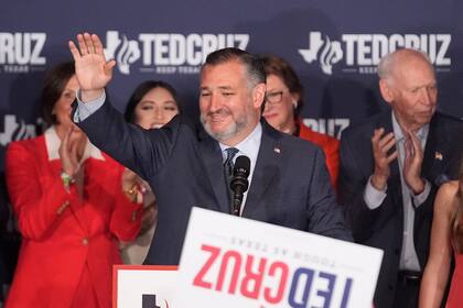 El senador Ted Cruz, republicano de Texas, habla durante una fiesta de seguimiento electoral, la noche del martes 5 de noviembre de 2024, en el Marriott Marquis de Houston. (AP Foto/LM Otero)
