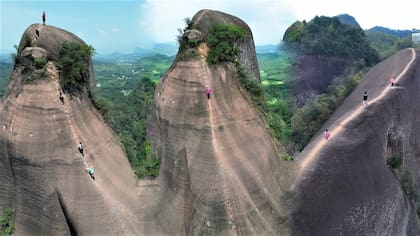 El senderismo extremo en Gaoqi Ling, China