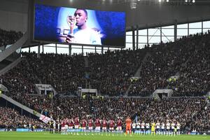 De la plaqueta de Ardiles a Cuti Romero al sentido homenaje a Pelé, antes de Tottenham vs. Aston Villa