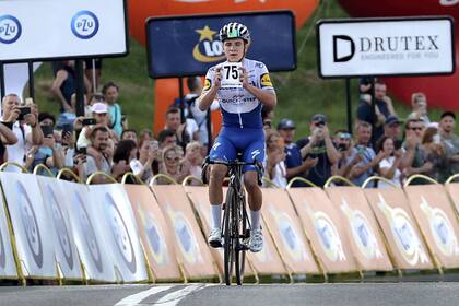 El sentido homenaje de Evenepoel para su compañero herido: el "75" de Fabio Jakobsen