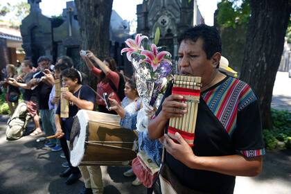 Con mucha música, así despidieron admiradores y artistas a Jaime Torres