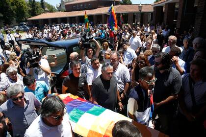 Músicos, amigos y familiares le brindaron su último adiós a Torres en Chacarita