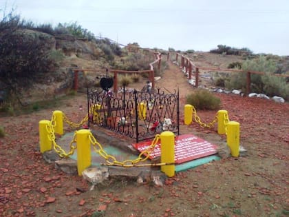 El sepulcro y las ruinas de los ranchos de doña Carmen Funes, “La Pasto Verde”, en Plaza Huincul, ya son lugar histórico nacional