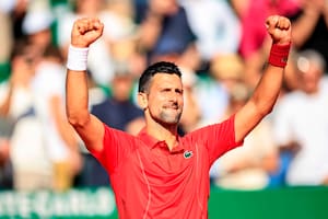 Djokovic fue abucheado en Montecarlo, pero siempre encuentra la manera de renacer y ganar