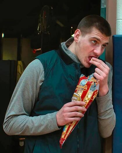 El serbio tuvo que mejorar su alimentación para jugar en la NBA; lo trabajó con el equipo de nutrición de Denver Nuggets.