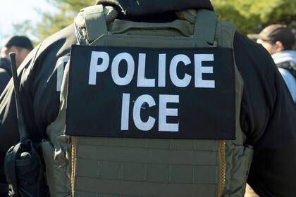 El Servicio de Ciudadanía e Inmigración de Estados Unidos (ICE) realiza redadas en todo ese país