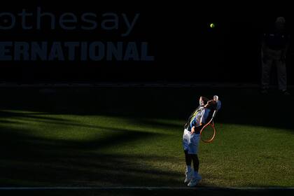El servicio de Diego Schwartzman ante Jack Draper en el ATP de Eastbourne.