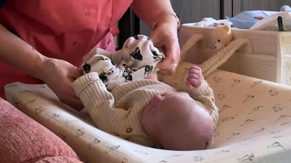 El servicio incluye desde cuidar al recién nacido hasta cambiar las sábanas