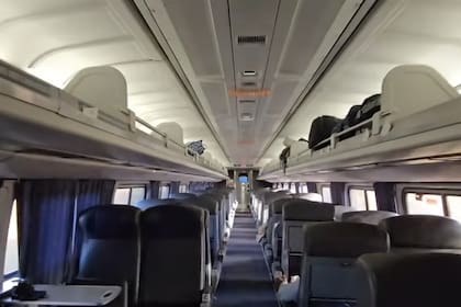 El servicio ofrece asientos amplios, comidas en primera clase y atención personalizada en cabinas privadas