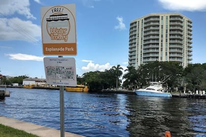 El servicio opera de 10 a 22 hs con ocho paradas designadas