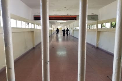 El Servicio Penitenciario Bonaerense vigila a los 1378 detenidos que están alojados en la cárcel de Batán
