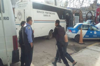 El Servicio Penitenciario de Santa Fe quedó en medio de una polémica por el control que mostraron presos para definir el tiempo de visita en el penal de Piñero