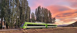 Empieza a circular un tren turístico que recorre paisajes de ensueño