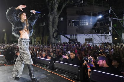 El setlist incluyó "El cielo", "Cupido", "Carne y hueso", "Triple T", "Pa", "Buenos Aires", "Miénteme" y una versión a capella de "En mi mundo"