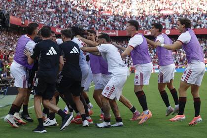 El Sevilla de Almeyda goleó a Barcelona 4 a 1