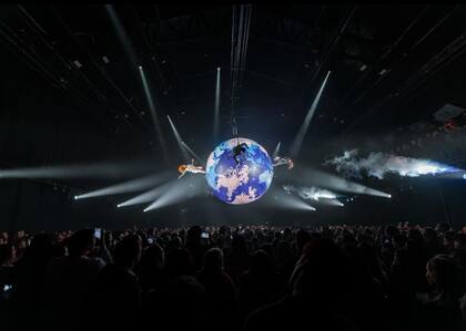 El show de Fuerza Bruta es un programa lleno de energía para despuntar la noche.