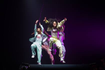 El show de Fuerza Bruta fue una de las tantas sorpresas que enmarcó la noche y dejó boquiabiertos a los invitados.