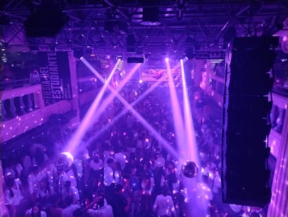 El show de luces y lásers de By Pass sigue siendo de lo mejor de la noche barilochense