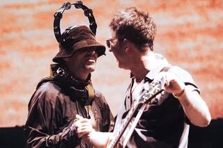 El dolor de los músicos de Oasis por la muerte de un fan durante uno de sus conciertos en Londres