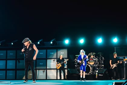 El show tuvo como teloneras a la banda argentina Eruca Sativa y a la estadounidense The Pretty Reckless