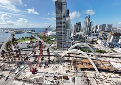El Signature Bridge de Miami combina diseño arquitectónico con espacios públicos en la ciudad