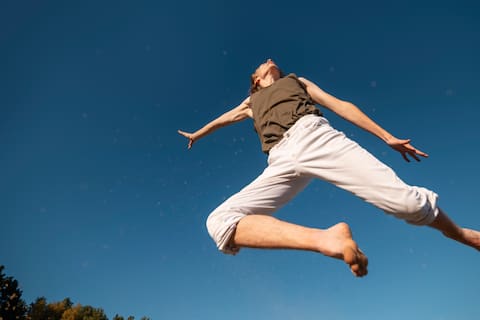 Este es el significado de soñar con volar