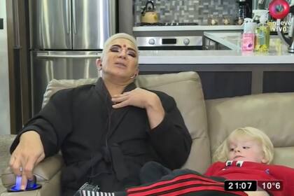 El sillón del motorhome de Flavio Mendoza se reclina y se convierte en una cama