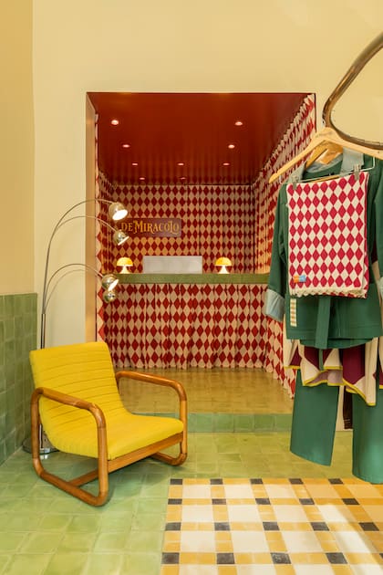 El sillón y la lámpara son vintage y se compraron en el Mercado de Pulgas.