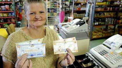 El símbolo de Orania es el pequeño gigante, un hombre con la camisa remangada, representado en la bandera y en la moneda local.