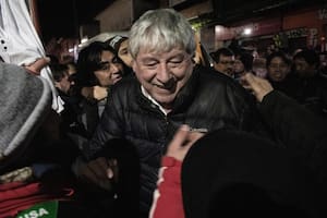 El intendente electo de Bariloche advirtió que cortará el paso de camiones chilenos y desató una disputa diplomática