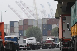 La medida también afecta al puerto de Buenos Aires