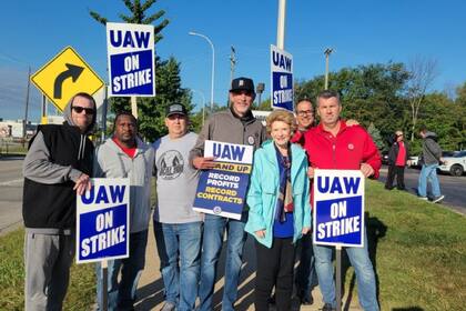 El sindicato United Auto Workers (UAW) entró en huelga este viernes ante la falta de acuerdo para la negociación de sus contratos