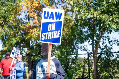 El sindicato United Auto Workers (UAW) entró en huelga este viernes ante la falta de acuerdo para la negociación de sus contratos