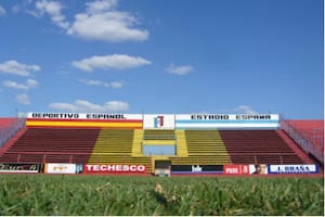 Tres heridos de gravedad por una explosión en el estadio de Deportivo Español