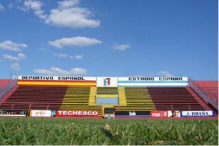 Tres heridos de gravedad por una explosión en el estadio de Deportivo Español
