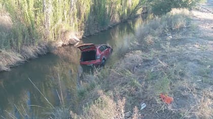 Quién era la mujer de 30 años que murió, tras chocar contra una ambulancia en la Ruta 6: cayó a un desagüe en Roca - Image 2