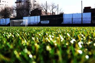 Césped sintético en el fútbol: lo mejor, lo peor y las polémicas