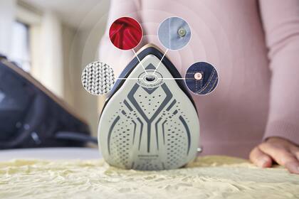 El sistema ActiveSense del modelo de Philips permite reconocer el tipo de fibra para ajustar de forma automática el calor y el vapor, y de esta forma evitar daños en la prenda sin perder efectividad en el proceso de planchado