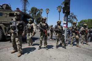 Por un error de la IA el ICE habría enviado a agentes del ICE sin entrenamiento de armas a las calles