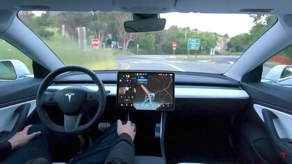 El sistema de conducción autónoma de Tesla, apuntado por entes reguladores de Estados Unidos
