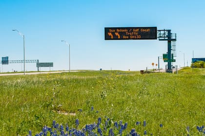 El sistema de límites de velocidad en Texas se fundamenta en un equilibrio entre la fluidez del tráfico y la prevención de accidentes