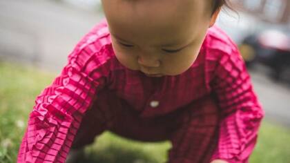 El sistema de pliegues permite que la ropa pueda durar hasta siete tallas