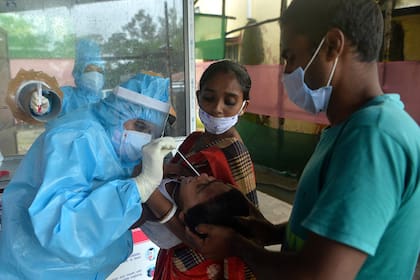 El sistema de salud de la India, subfinanciado y con problemas crónicos, también hacía pensar en lo peor